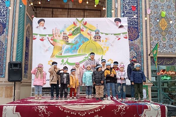 پیشوا غرق در نور نیمه شعبان