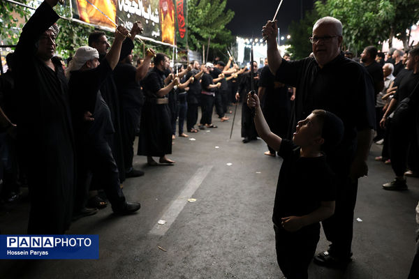 عزاداری شب عاشورا در محله دولت آباد تهران