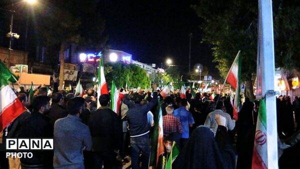 مشت ها بر فراز آسمان نیشابور نمایان شد 