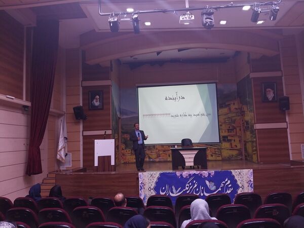 جلسه هدایت تحصیلی دانش‌آموزان ناحیه۶ در فرهنگسرای ترافیک