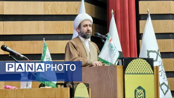 همایش زیست عفیفانه با موضوع عفت و حجاب در تالار ایوان‌ری