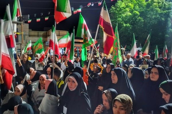 حضور پرشور مردم اشتهارد در راهپیمایی‌های شبانه