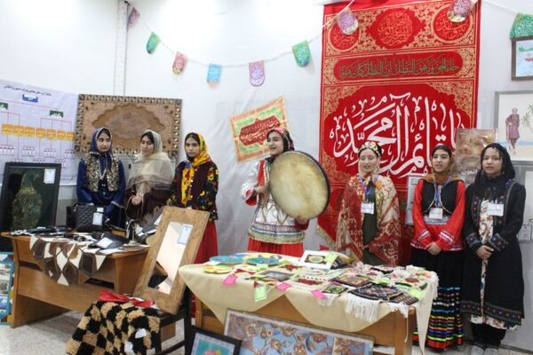 جشن ایرانمون در دبیرستان نمونه دولتی مهشید مصلی‌نژاد