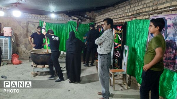 برپایی دیگ نذری حضرت زینب (س) در  روستای فدافن 