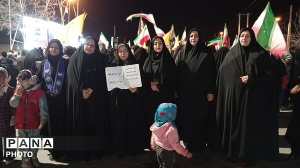 حضور گسترده فرهنگیان و دانش‌آموزان پیشتاز بیرانوند در چهل و سومین اجتماعات شبانه مردم