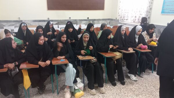 برگزاری هفته دوم دوره آموزشی فصل رویش در هنرستان ثمین
