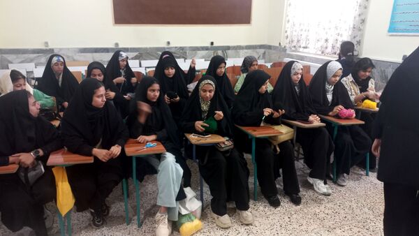 برگزاری هفته دوم دوره آموزشی فصل رویش در هنرستان ثمین