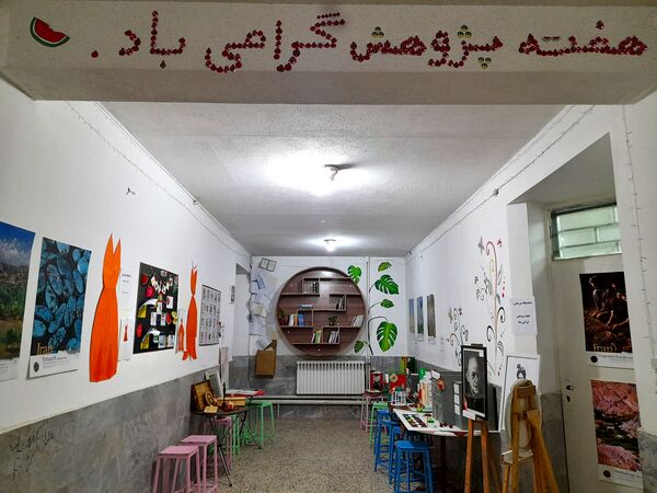 برپایی نمایشگاه به‌مناسبت هفته پژوهش در هنرستان بدیع مشهد