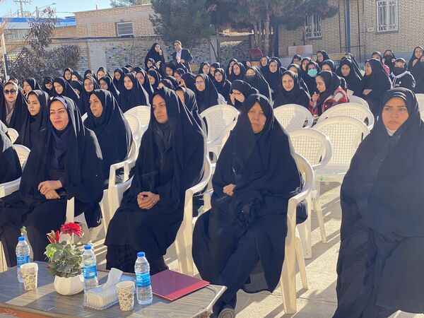 نواخته شدن زنگ انقلاب در دبیرستان نمونه دولتی آمنه(س) 