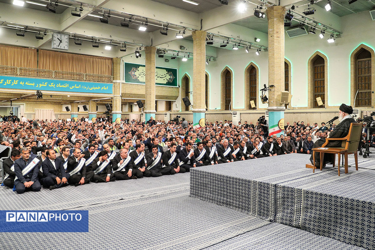 دیدار هزاران نفر از کارگران سراسر کشور با رهبر انقلاب