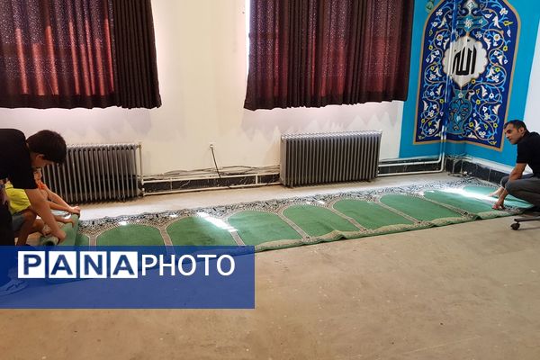غبارروبی و آماده سازی نمازخانه‌های مدارس پردیس