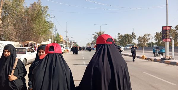 حضور پر شور مردم امام حسینی در پیاده روی اربعین