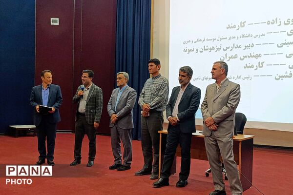 نشست مجمع عمومی انجمن اولیا و مربیان در دبیرستان نمونه دولتی ۹ دی