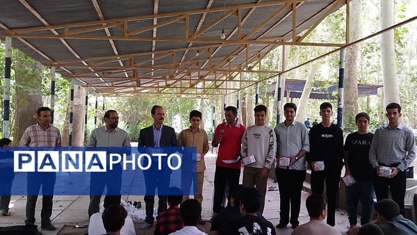 گذری کوتاه بر اهدای جوایز در اردوی جدید الورودهای شاهد ابوذر غفاری 