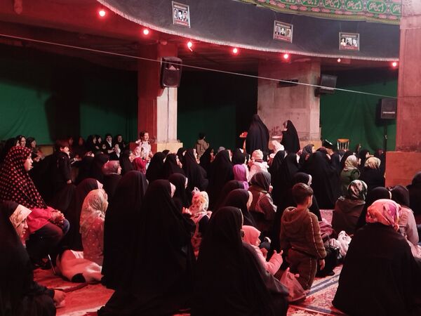 جشن بزرگ یلدا با عطر مادرانه در مجمع انصارالحسین