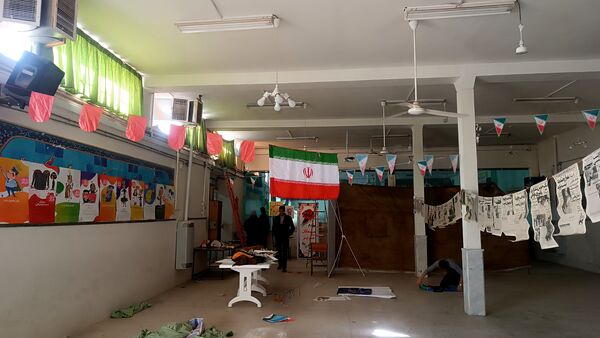 آماده‌سازی نمایشگاه انقلاب به‌‎مناسبت دهه فجر در دبیرستان شاهد ابوذر غفاری نیشابور 