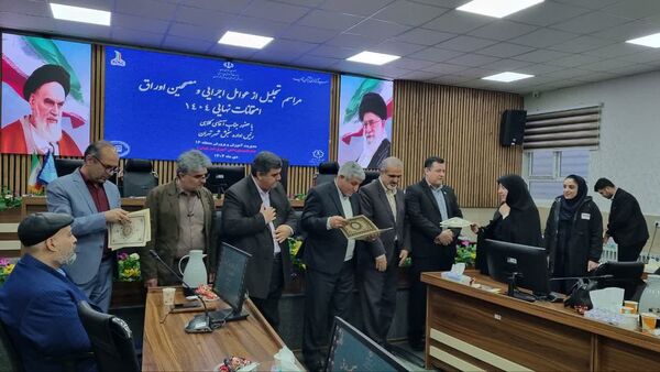 تجلیل از عوامل اجرایی و مصححین امتحانات نهایی ۱۴۰۴