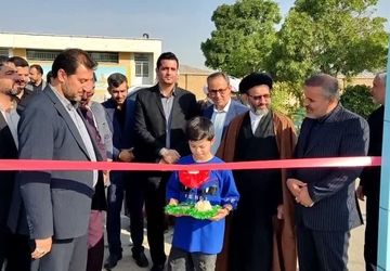 نخستین زمین ورزشی روباز مدارس استان مرکزی در شازند افتتاح شد