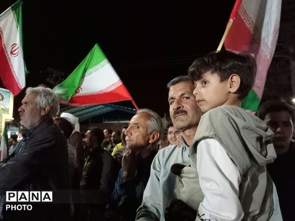 کودکان شهرستان خلیل آباد کف میدان می مانند