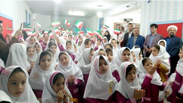 طنین زنگ مهر و ایثار و مقاومت در دبستان دخترانه بنت الهدی سرخ رود