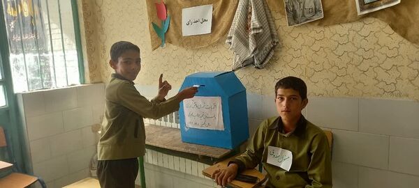 برگزاری انتخابات شورای دانش‌آموزی در مدرسه نواب صفوی