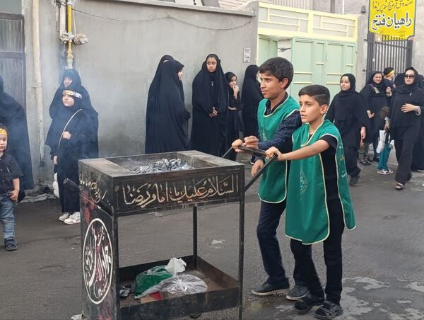 اجتماع بزرگ نوجوانان حسینی در دسته عزای احلی من العسل در کاشان