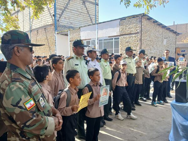گرامیداشت هفته نیروی انتظامی در مدرسه امید شهرستان خلیل آباد