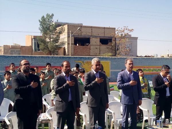افتتاح چمن مصنوعی دبیرستان نمونه دولتی دانش کاشمر 