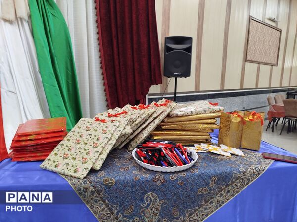 مراسم تقدیر و تشکر از دانش آموزان برتر درسی، اخلاقی و نماز جماعت در دبیرستان دخترانه دانشور 2 