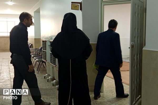 بازدید مسئولین از مدارس میزبان اسکان در بهارستان دو