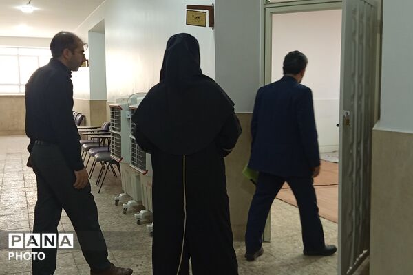 بازدید مسئولین از مدارس میزبان اسکان در بهارستان دو