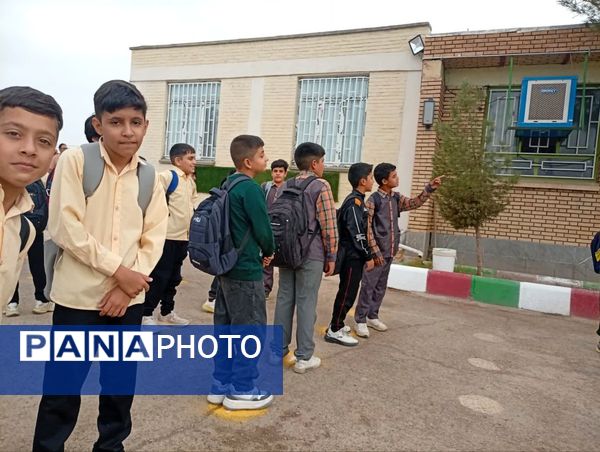 آغاز بازگشایی مدارس و شور و حال دانش آموزان دبستان شهید پسندیده فدافن در نخستین روز پاییز