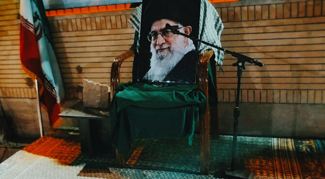 سورمق، هم‌قدم با راه رهبر شهید