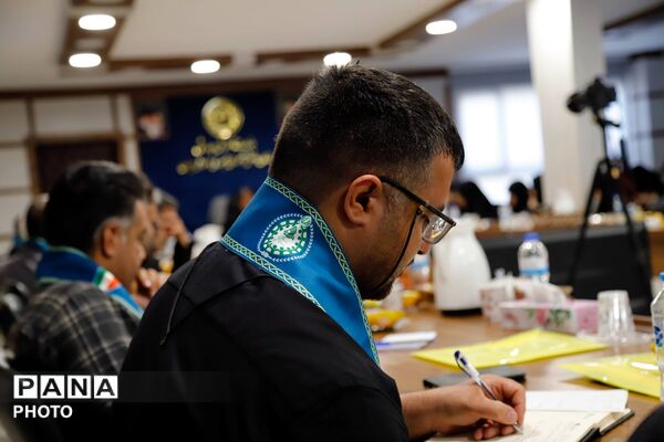 نشست هم‌اندیشی مسئولان دانش‌آموزی تهران با محور آموزش مربیان و مدیریت مصرف انرژی