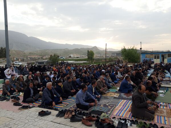 نماز عید بندگی، در جوار امامزاده سید صلاح الدین محمد اقامه شد