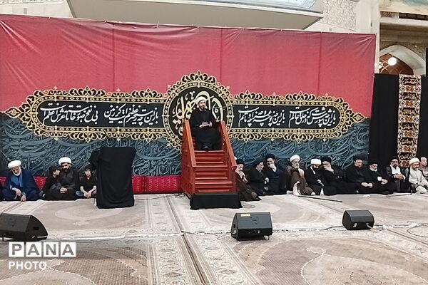 حضور خانواده های معظم شهدای چهاردانگه در حرم مطهر امام خمینی (ره)
