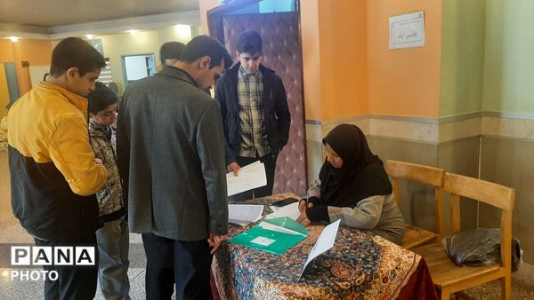 رقابت گروه‌های سرود در چهل‌وچهارمین جشنواره فرهنگی‌هنری ناحیه هفت