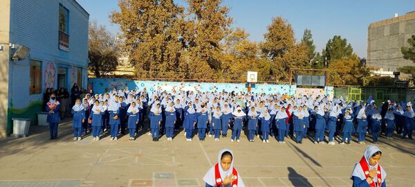مراسم صبحگاهی در مدرسه دخترانه بنت الهدی صدر۲ 