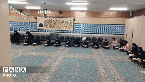 محفل انس با قرآن در دبیرستان نجمه ناحیه چهار