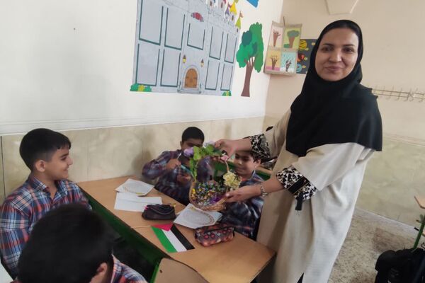  بزرگداشت روز دانش آموز در آموزشگاه معارف۶ شیراز 
