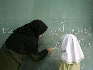 معلم نقش هدایتگر و پیامبرگونه دارد