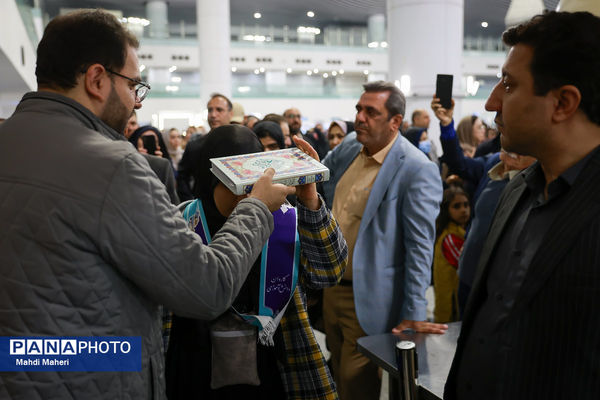 بدرقه آخرین کاروان دانش‌آموزان عمره‌گزار از ایستگاه پروازی تهران