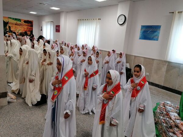 جشن تکلیف دختران با عطر بندگی و شکوفه‌های ایمان