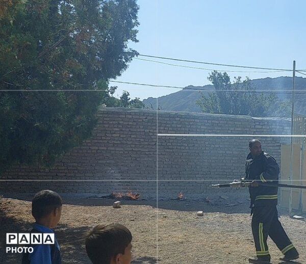 آموزش ایمنی و آشنایی با قهرمانان آتش‌نشانی در کودکستان پیام آفتاب