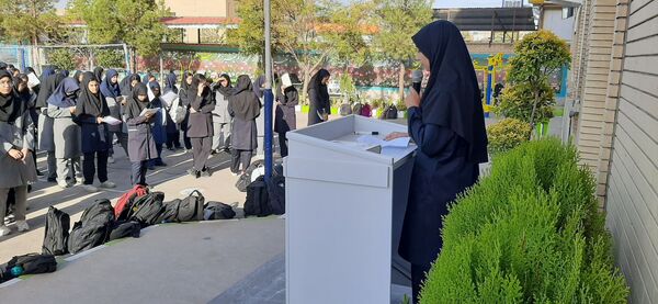 گذری برصبح‌گاه دبیرستان وکیلی ۹