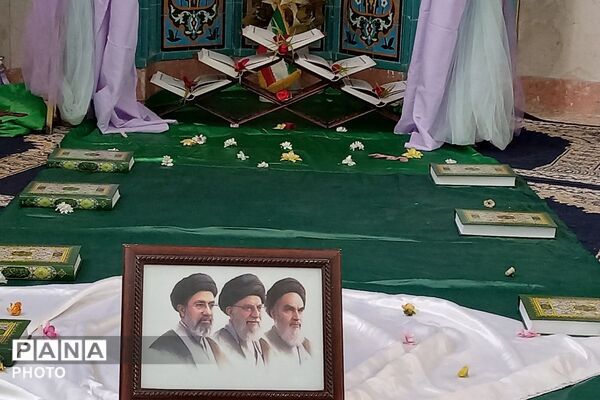 نماز جماعت و محفل انس با قرآن در دبستان شهید آقچه لو رباط کریم 