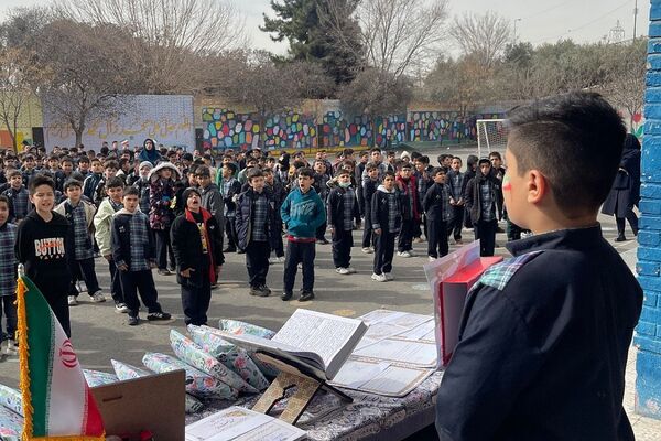 حضور پرشور دانش آموزان ناحیه دو شهرری در برنامه‌های متنوع دهه فجر و جشن انقلاب