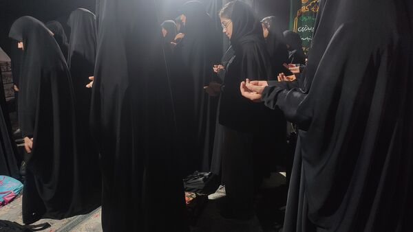 عزاداری نوجوانان بنت الهدی‌ در شب هشتم محرم