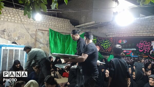 برپایی دیگ نذری حضرت زینب (س) در  روستای فدافن 