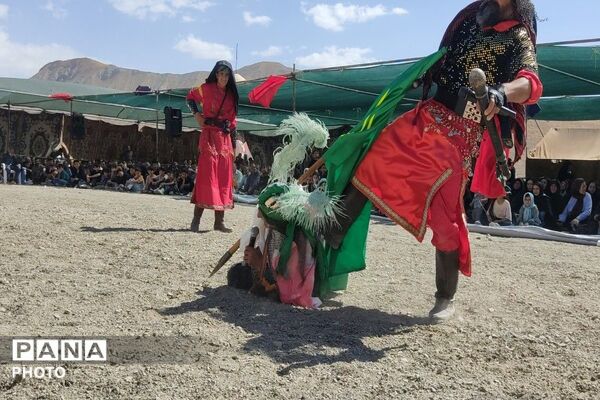 تعزیه خوانی در روز اربعین حسینی در جوار گلزار شهدای شهر بار نیشابور 